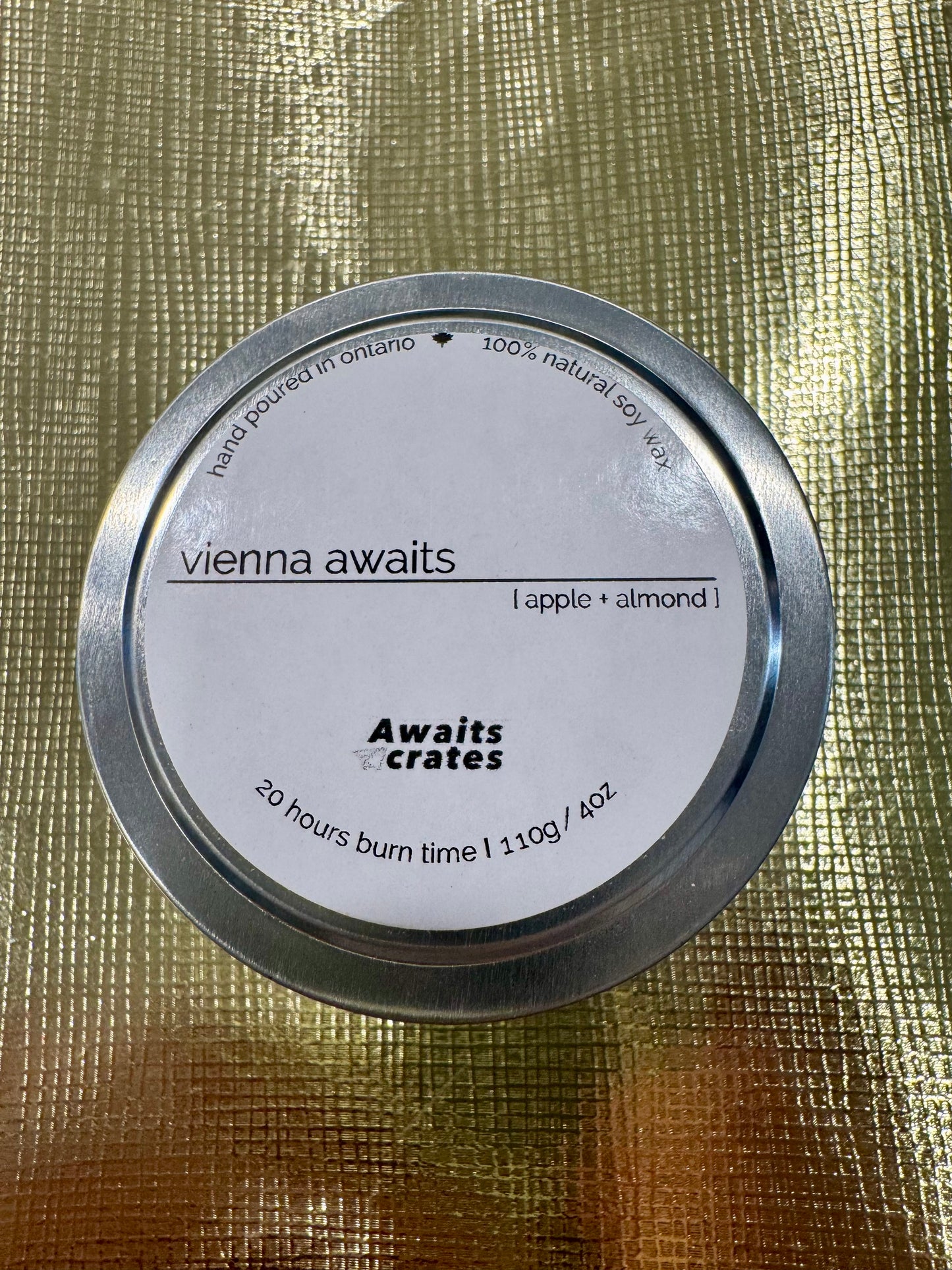 Vienna Awaits Luxury Soy Wood Wick Candle: apple + almond