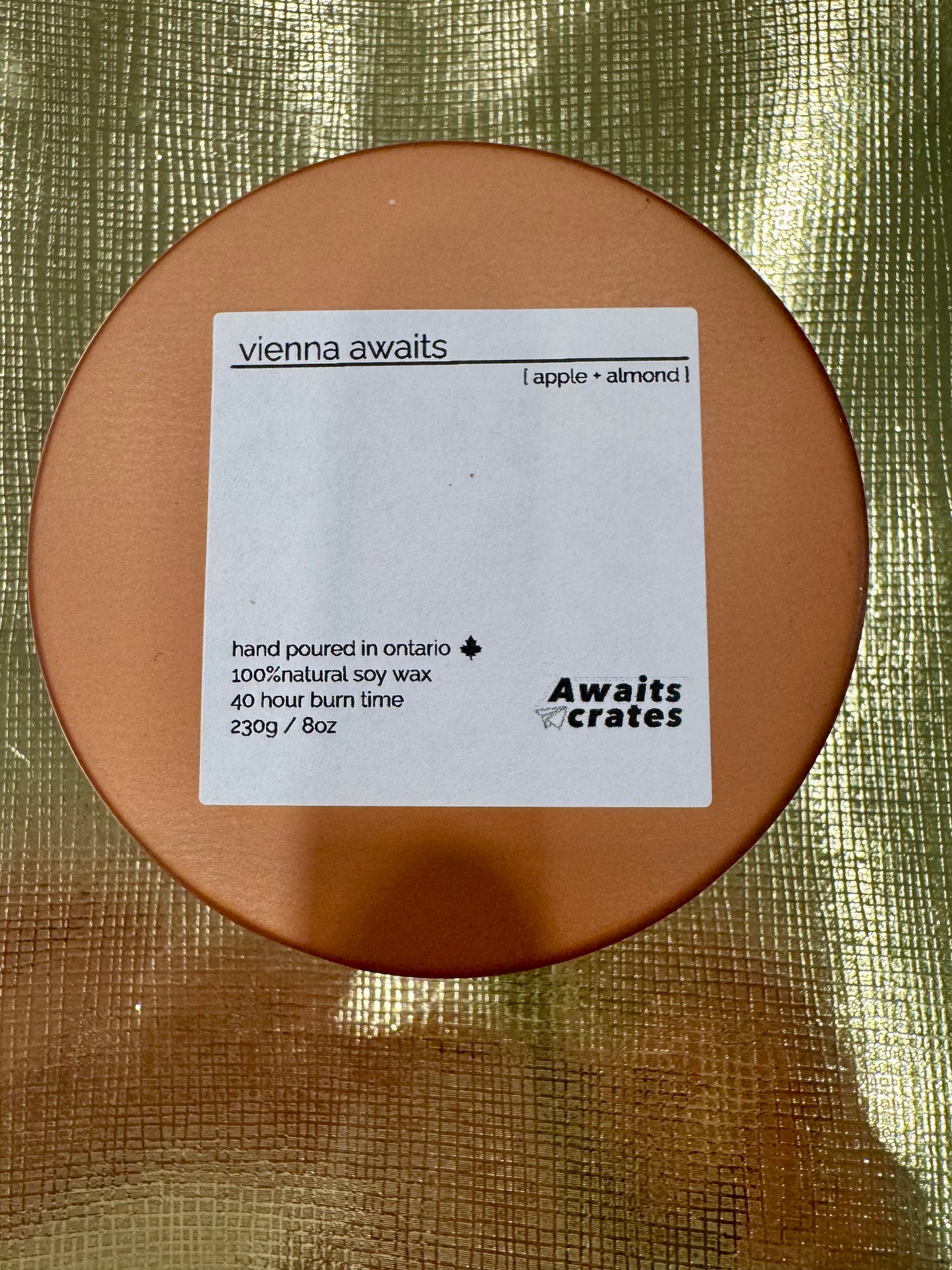 Vienna Awaits Luxury Soy Wood Wick Candle: apple + almond