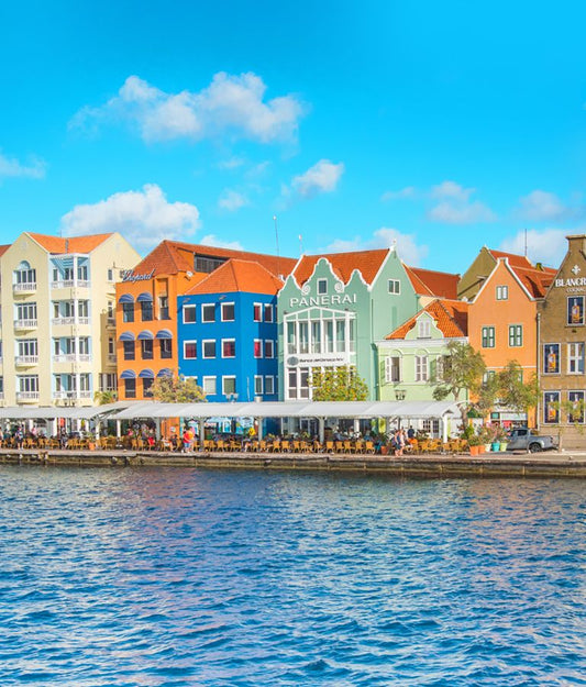 Curacao Awaits Luxury Soy Wood Wick Candle: peach + frangipani
